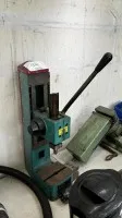 1 presse à genouillère