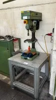 1 perceuse à colonne Solid avec support sous table