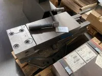2 étaux de machine, modèles divers