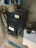 1 PC IBM (sans disque dur) avec moniteur TFT grand écran HP, 22 pouces