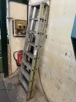 1 aluminium step ladder, 8 rungs
