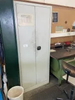 1 armoire à outils métallique