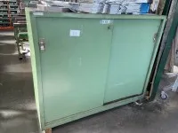 1 Metallschiebetürenschrank