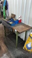 1 Arbeitstisch