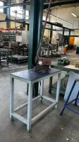1 hefplaatschaar met ondertafel