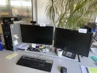 3 PC (sans disque dur) avec 2 moniteurs TFT grand écran