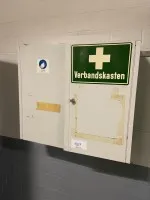 1 armoire à pharmacie