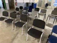 1 Pos. Einrichtungsgegenstände bestehend aus 29 Besucherstühlen, 6 Drehstühlen, 2 Trapeztischen etc.
