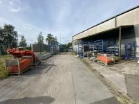 1 lot of discarded shelving parts, guide posts and work tables in 5 wire mesh boxes