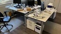 1 îlot de bureaux, composé de :
