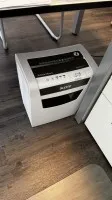 1 уничтожитель документов Leitz IQ Home Office P4