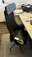 1 Drehstuhl mit Armlehnen