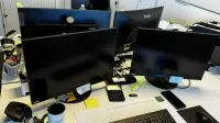 2 Widescreen-TFT-Monitore Lenovo, 24 Zoll mit Dockingstation
