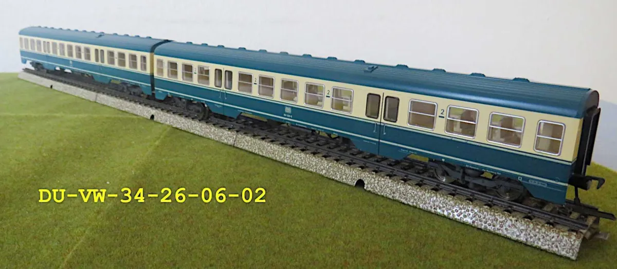 2 Fleischmann intermediate coaches 4436 for railcar class 614 in H0 scale