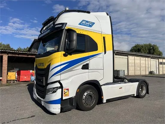 1 Iveco AS440ST/FP LT truck