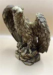 1 eagle sculpture - height 21 cm