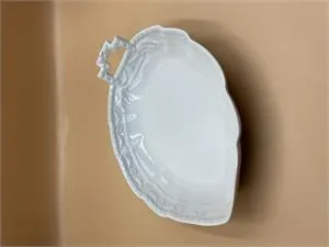 1 Porzellan-Blattschale KPM Berlin - Höhe 6 cm