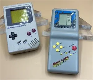1 Gameboy a 1 retro LCD herní konzole