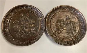 2 decorative wall plates made of a copper alloy in Renaissance style