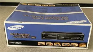 1 DVD- und VHS-Videorekorder - Samsung DVD-VR370 - OVP