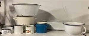 1 lot of enamelware