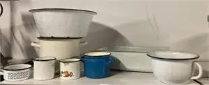 1 lot of enamelware