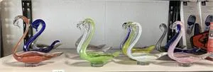 1 отсек стеклянных фигурок лебедей