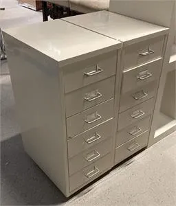 2 Aktenschränke / Bürocontainer auf Rollen - 68 x 28 x 41 cm