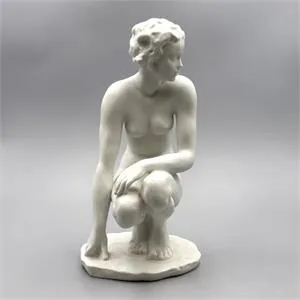 Фарфоровая фигурка