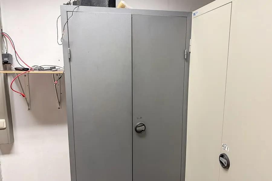 Armoire de rangement métallique