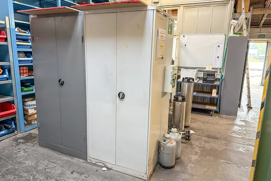 Armoire de rangement métallique