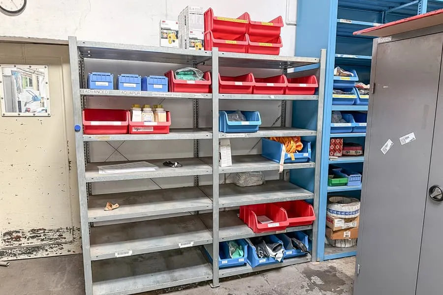 Regalinhalt: Werkstattbedarf
