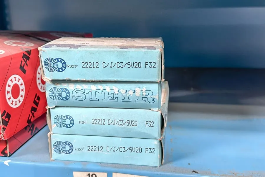 4 roulements à rouleaux Steyr 22212