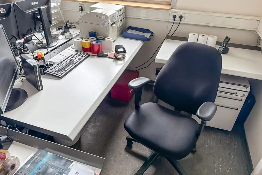 Lot de mobilier de bureau