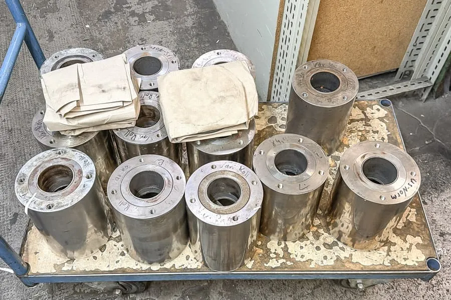 Lot de composants métalliques