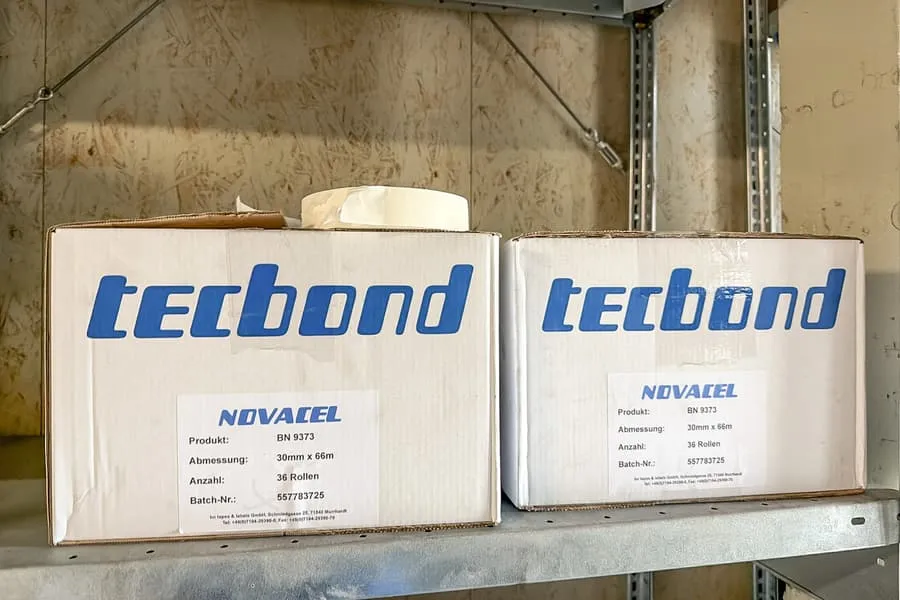 2 коробки с клейкими лентами Tecbond