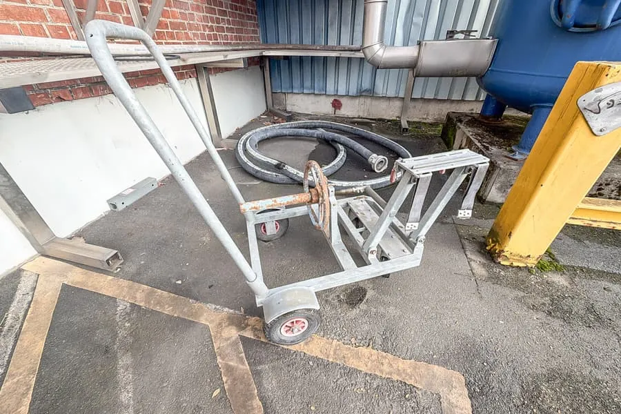 Hose reel cart