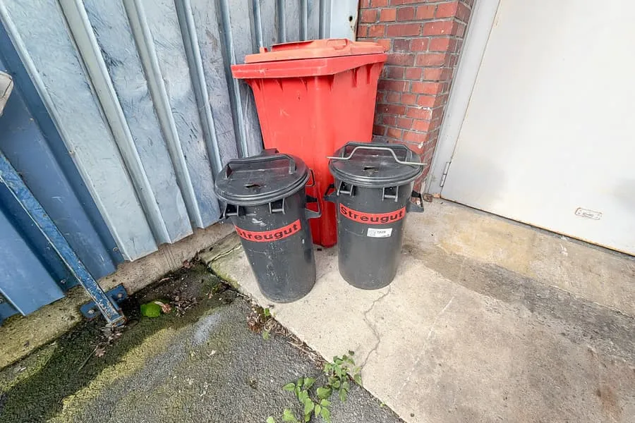 3 pojemniki na śmieci