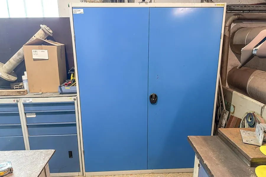 Armoire de rangement métallique