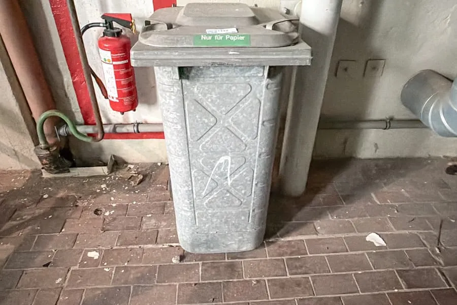 Metalen vuilnisbak