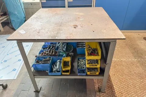 Straightening table