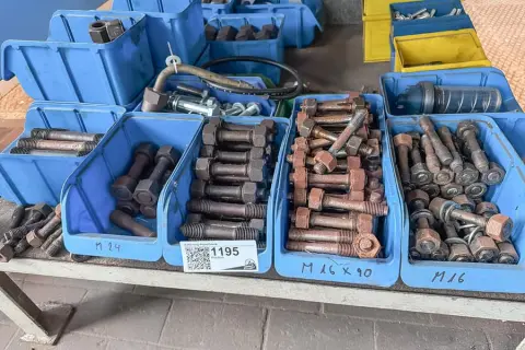 Table contents: connection and fastening material