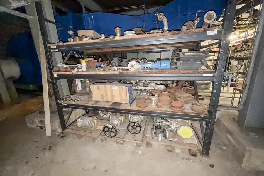 Heavy-duty shelving