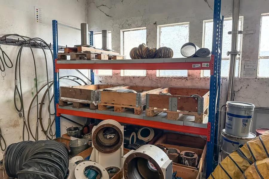 Heavy-duty shelving