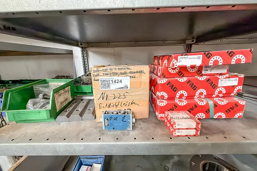 Shelf contents: connection and fastening material