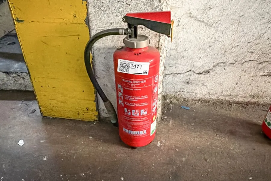 Fire extinguisher, 6 kg ABC powder