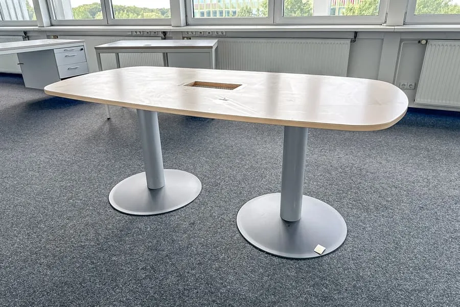 Konferenztisch