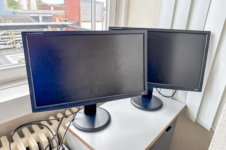 2 monitory Iiyama ProLite B2780HSU, każdy 27"