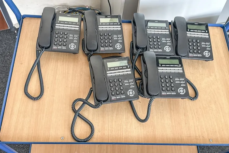 6 Nec DT900 systeemtelefoons