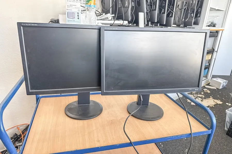 2 monitory Iiyama ProLite B2780HSU, każdy 27"